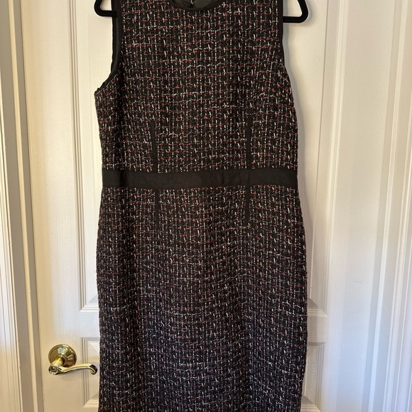 Elegant Tweed Dress Suit 16 - Picture 2 of 9